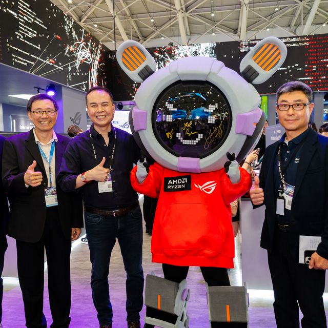 AMD SVP & GM of Computing and Graphics Jack Huynh Visits ASUS and ROG Booths